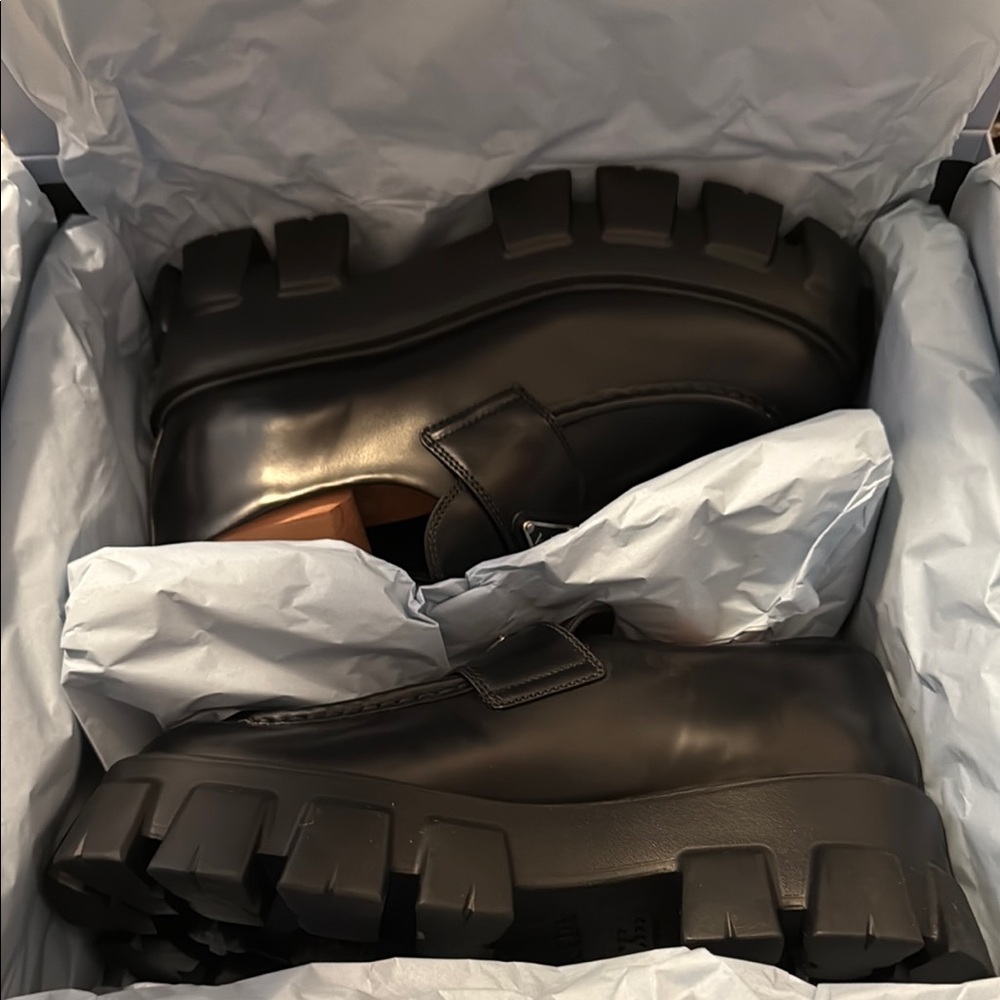 Authentic Prada Monolith brushed leather loafers - Picture 2 of 6